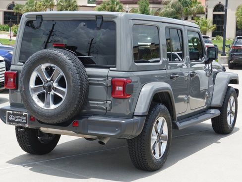 Used 2019 Jeep Wrangler Unlimited Sahara AWD/4WD image 6