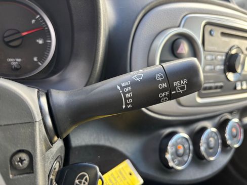 Used 2014 Toyota Yaris L image 16
