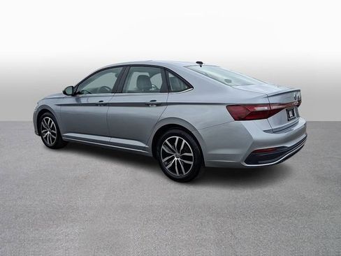 Used 2025 Volkswagen Jetta SE image 6