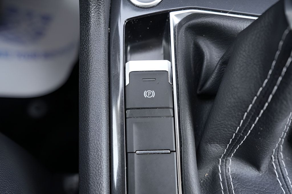 Used 2023 Volkswagen Tiguan SE w/ Panoramic Sunroof Package FWD image 33