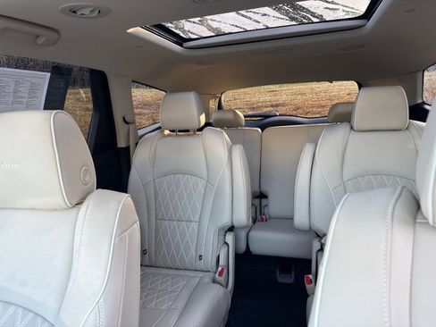 Used 2022 Buick Enclave Avenir image 32