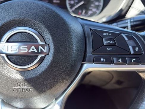 Used 2025 Nissan Sentra SV FWD image 10