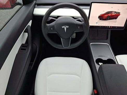 Used 2022 Tesla Model Y Performance image 15