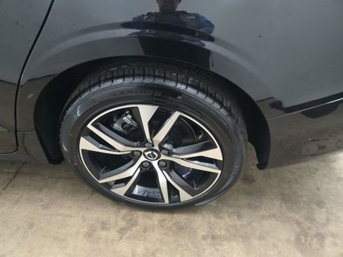 Used 2024 Volvo S60 B5 Core image 12