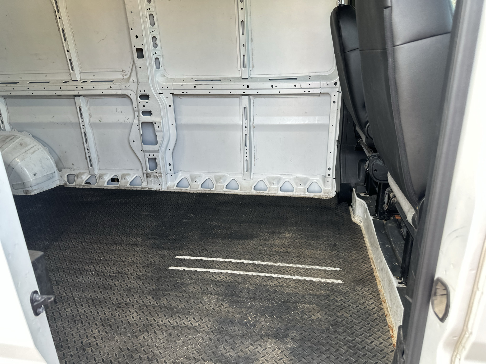 Used 2025 RAM ProMaster 2500 w/ Convenience Group FWD image 14