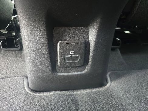 Used 2023 Chevrolet Equinox Premier FWD image 30