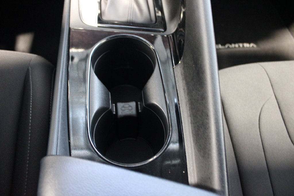 Used 2023 Hyundai Elantra SEL w/ Convenience Package FWD image 18