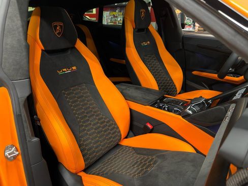 Used 2022 Lamborghini Urus image 19