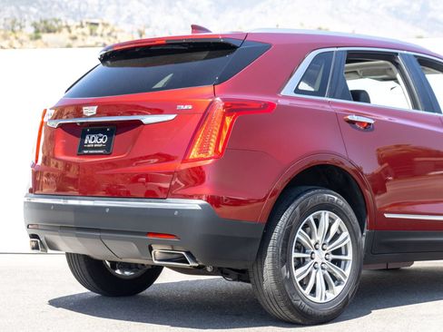 Used 2017 Cadillac XT5 Luxury w/ Driver Awareness Package FWD image 12