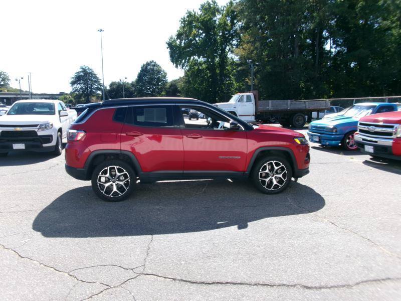 Used 2025 Jeep Compass Limited AWD/4WD image 7