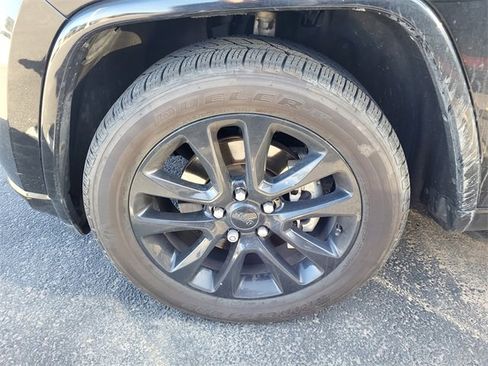 Used 2021 Jeep Grand Cherokee Laredo X image 5