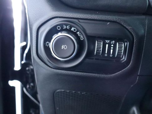 Used 2019 Jeep Wrangler Unlimited Sahara AWD/4WD image 27