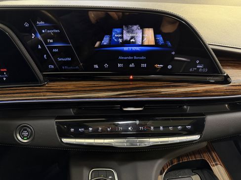 Used 2022 Cadillac Escalade Premium Luxury RWD image 17