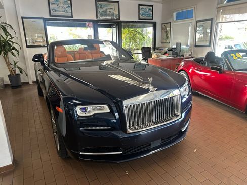 Used 2016 Rolls-Royce Dawn RWD image 19
