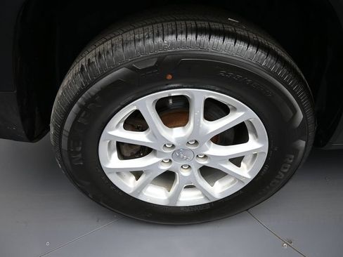 Used 2015 Jeep Cherokee Latitude AWD/4WD image 12