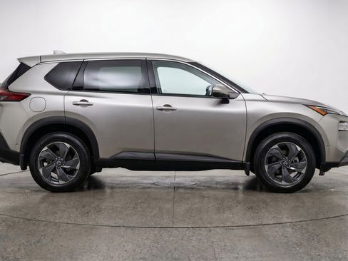 Used 2025 Nissan Rogue SV image 11