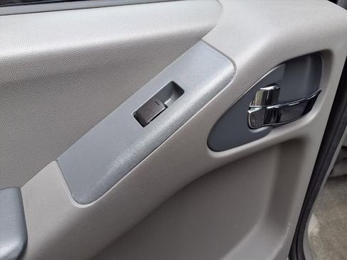 Used 2018 Nissan Frontier SV image 18