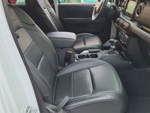 Used 2021 Jeep Wrangler Unlimited Sahara w/ Cold Weather Group image 18