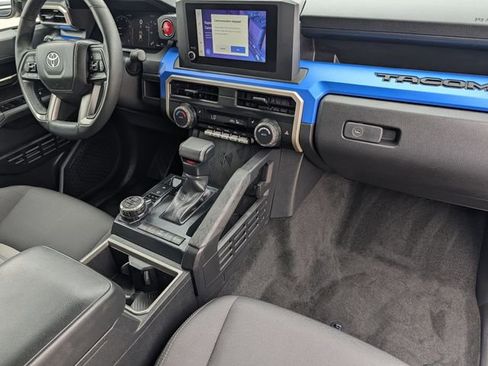 Used 2025 Toyota Tacoma TRD Off-Road image 33