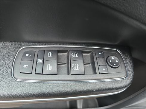 Used 2023 Chrysler 300 Touring w/ Sport Appearance Package image 25