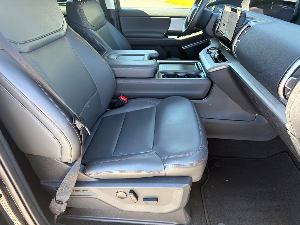Used 2025 Ford Expedition Active AWD/4WD image 13