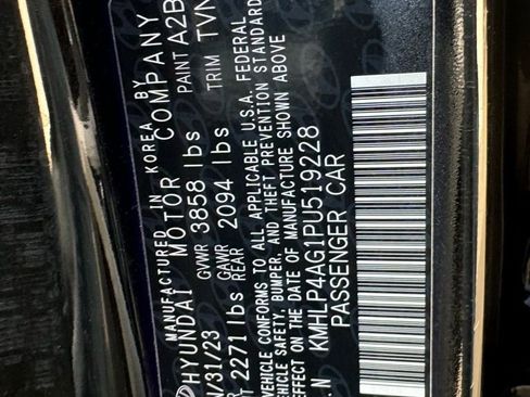 Used 2023 Hyundai Elantra Limited image 30