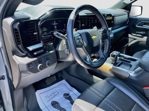 Used 2025 Chevrolet Silverado 1500 High Country AWD/4WD image 17
