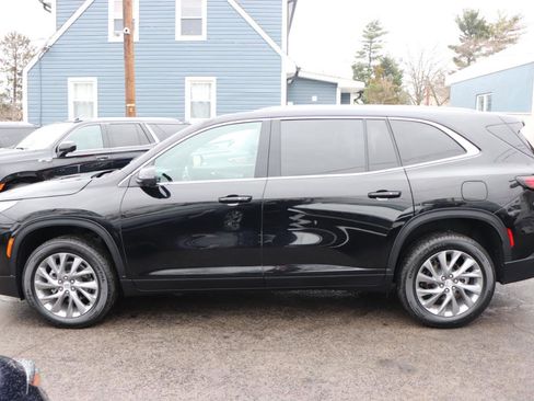 Used 2025 Buick Enclave Preferred image 2