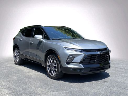 Used 2025 Chevrolet Blazer RS w/ LPO, Cargo Package FWD image 2