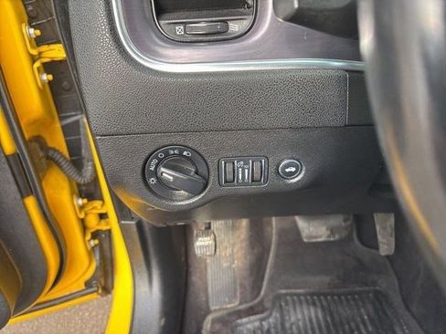 Used 2017 Dodge Charger SE w/ Blacktop Package image 19