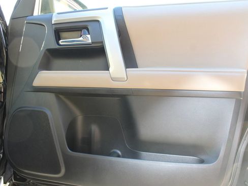 Used 2018 Toyota 4Runner SR5 Premium RWD image 9
