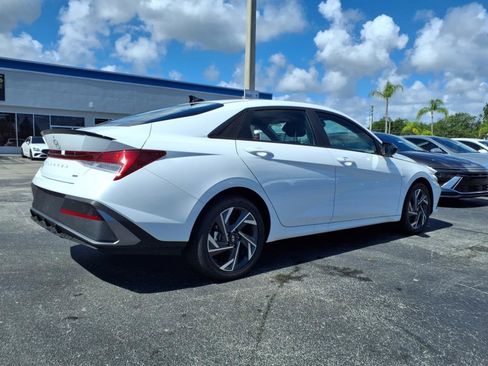 New 2025 Hyundai Elantra SEL image 7