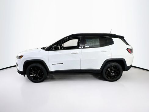 Used 2022 Jeep Compass Latitude w/ Sun and Sound Group AWD/4WD image 8