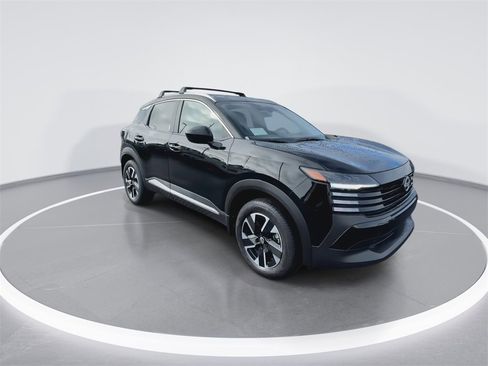 New 2026 Nissan Kicks SV w/ SV Premium Package image 2