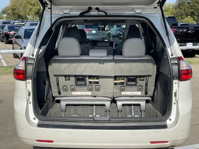 Used 2017 Toyota Sienna XLE Premium FWD image 31