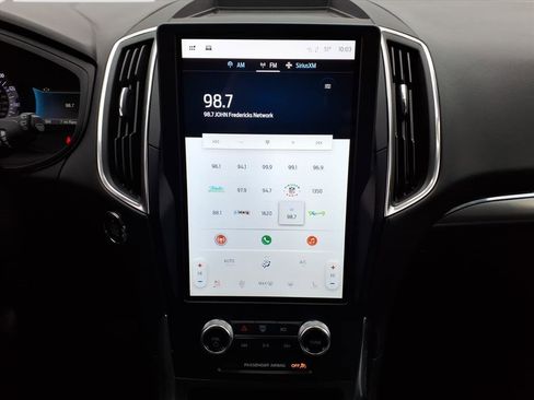 Used 2024 Ford Edge Titanium image 19