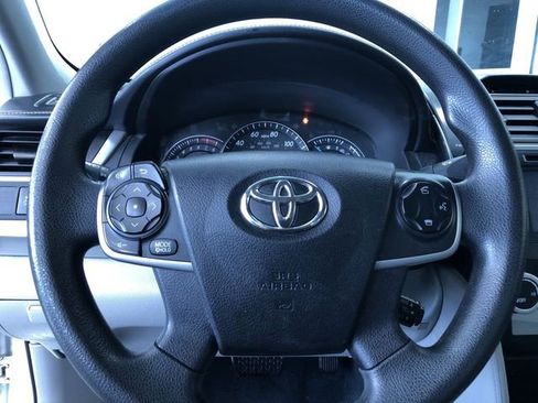 Used 2014 Toyota Camry LE image 23