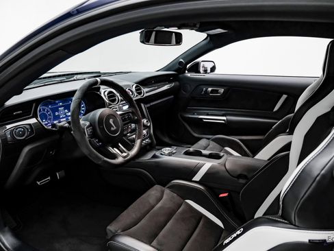 Used 2021 Ford Mustang Shelby GT500 w/ Carbon Fiber Track Pack image 39