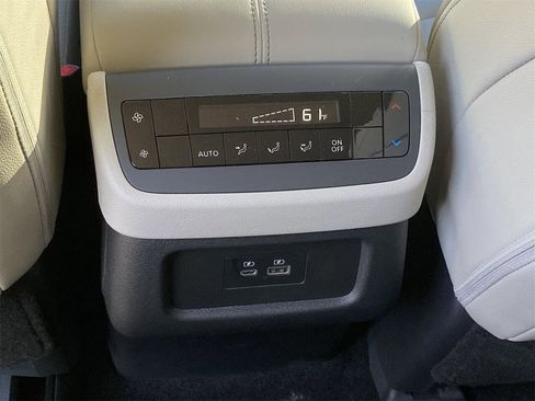 New 2025 Nissan Pathfinder SL image 17