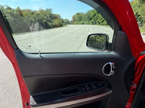 Used 2010 Chevrolet HHR LT FWD image 21