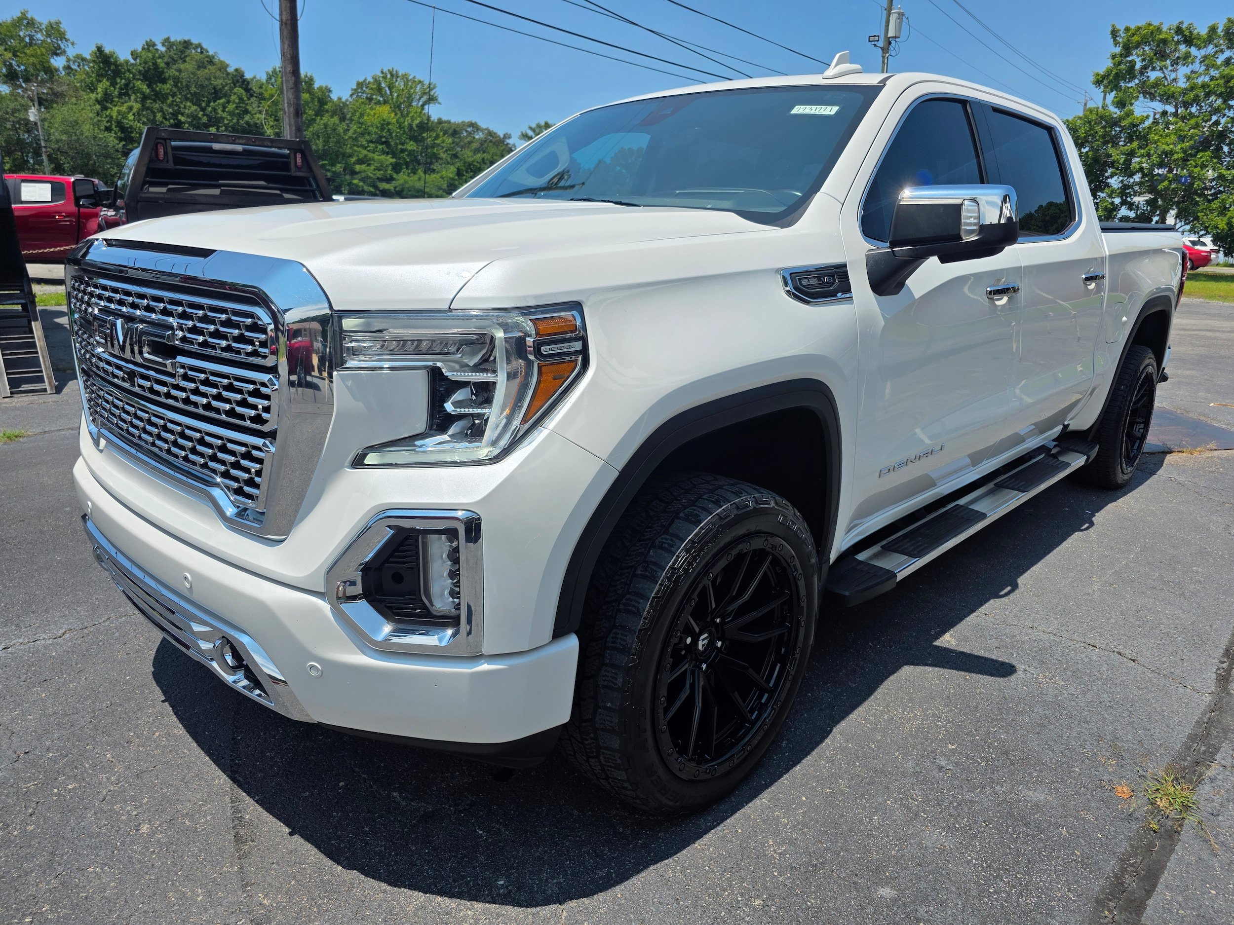 Used 2021 GMC Sierra 1500 Denali w/ Technology Package AWD/4WD image 1
