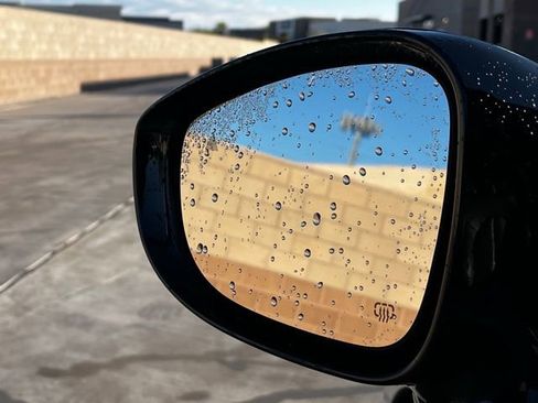 Used 2024 Chrysler Pacifica Select image 10