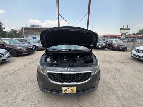 Used 2016 Kia Sedona LX w/ Option Group 020 FWD image 19