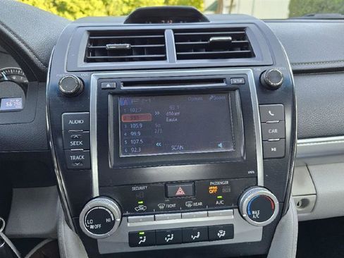 Used 2013 Toyota Camry LE FWD image 23