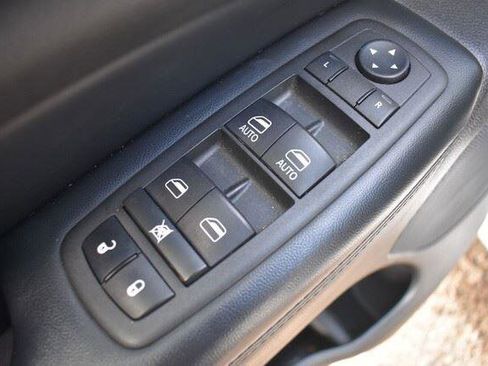 Used 2022 Jeep Grand Cherokee Laredo X AWD/4WD image 25