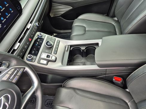 Certified 2024 Hyundai Palisade Calligraphy FWD image 23
