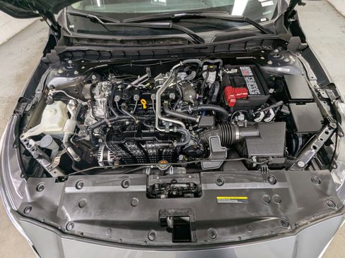 Used 2025 Nissan Altima 2.5 SV FWD image 25