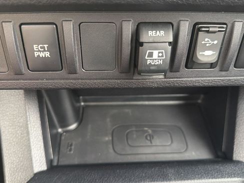 Used 2019 Toyota Tacoma TRD Sport image 11