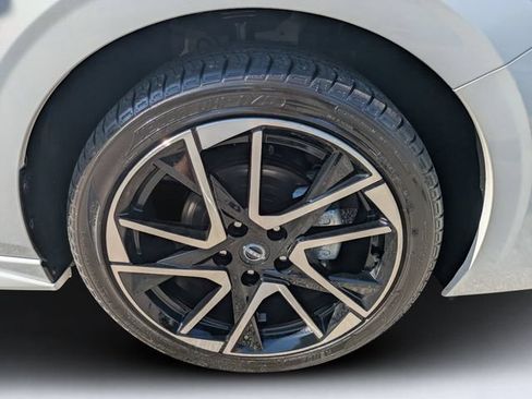 Used 2025 Nissan Sentra SR FWD image 11