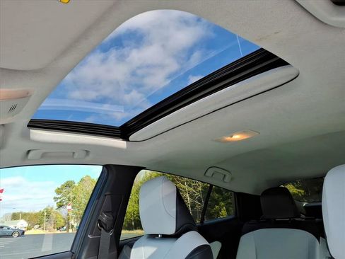 Used 2018 Toyota Prius Four image 13